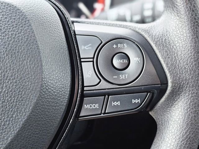 Used 2025 Toyota RAV4 XLE FWD image 18