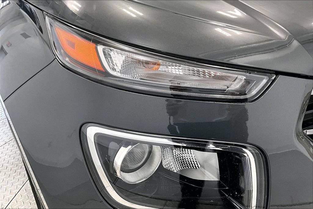 Used 2025 Hyundai Venue SEL FWD image 30