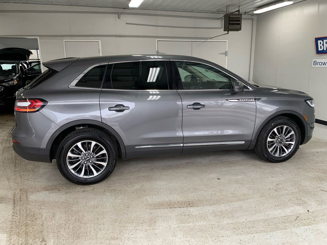 Used 2023 Lincoln Nautilus AWD image 9