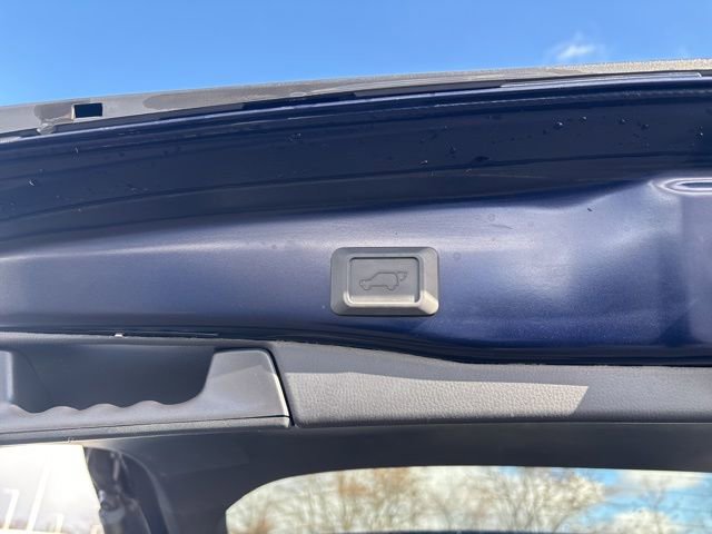 Used 2022 Toyota RAV4 XLE Premium image 17