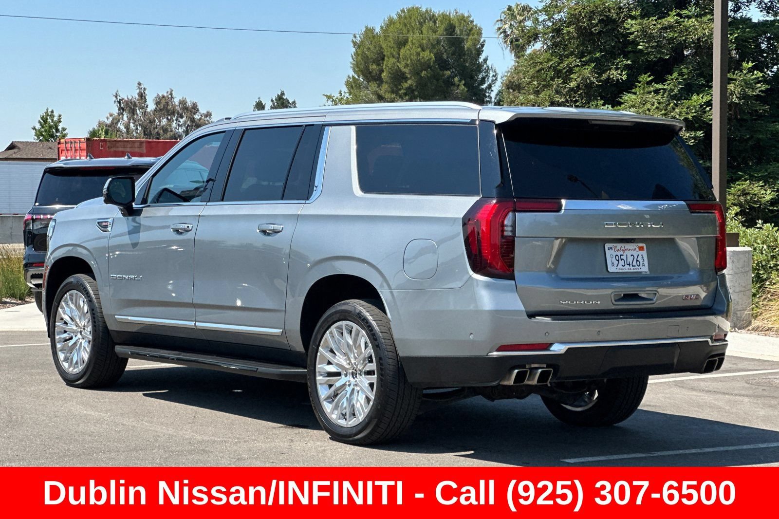 Used 2025 GMC Yukon XL Denali AWD/4WD image 6