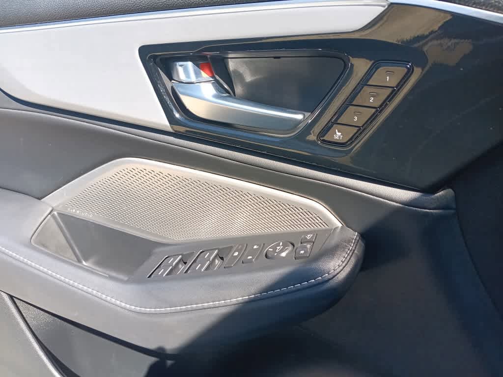 Used 2023 Acura MDX SH-AWD w/ Technology Package image 14