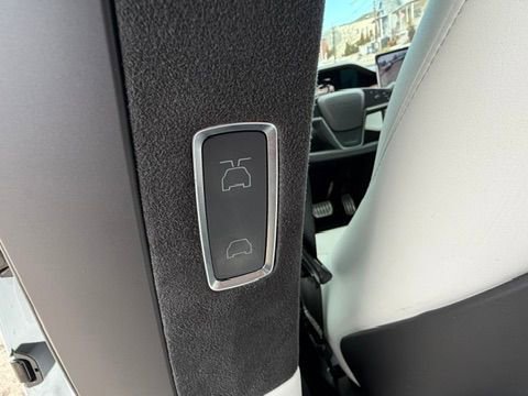 Used 2023 Tesla Model X image 31