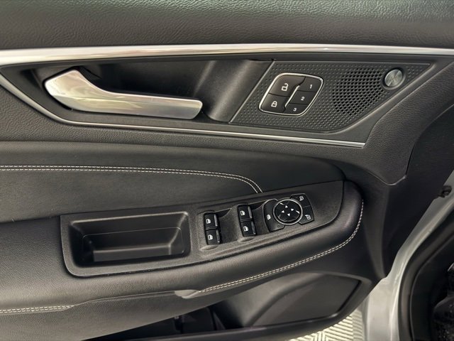 Used 2024 Ford Edge Titanium image 37