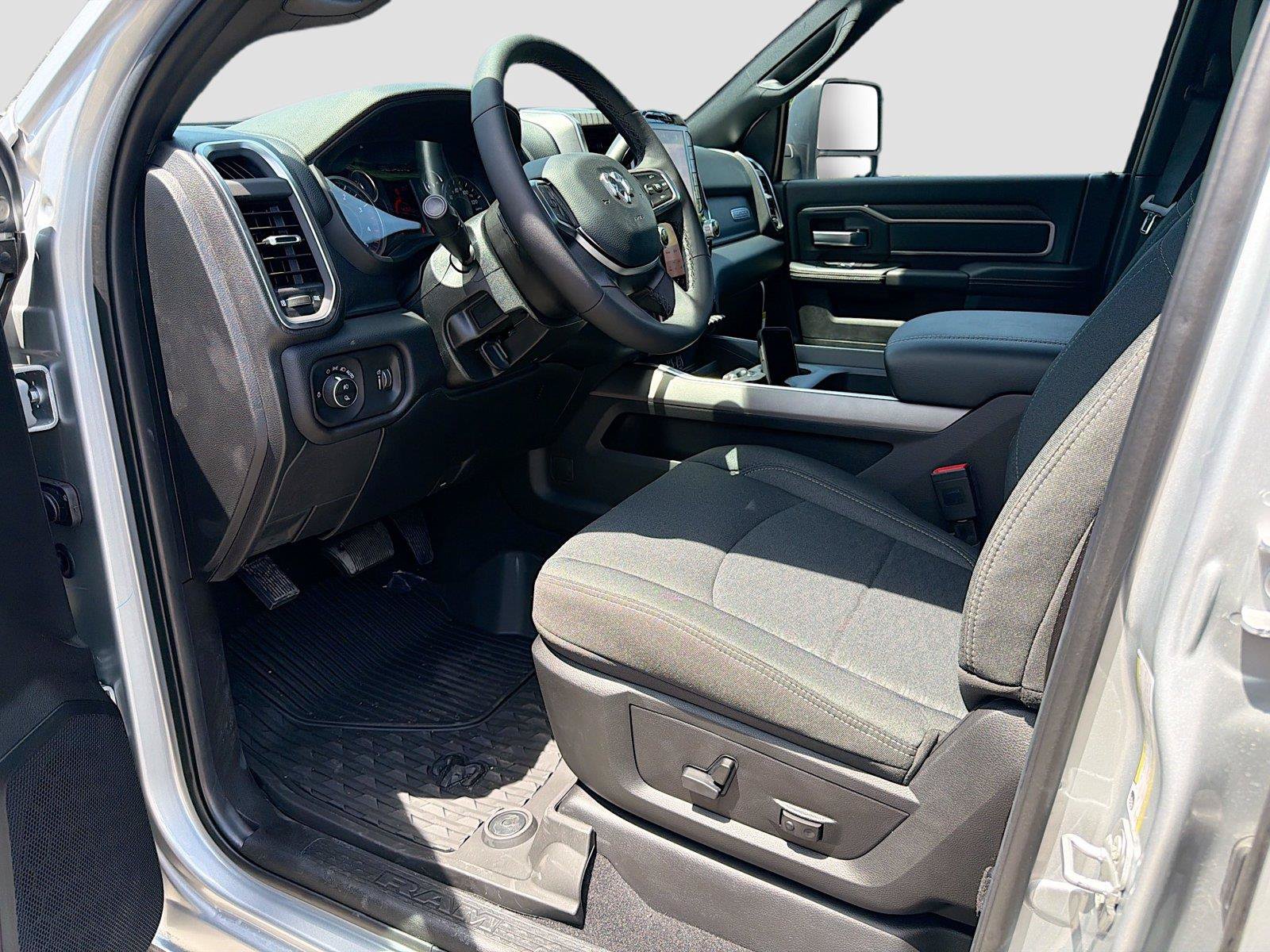 New 2026 RAM 2500 Big Horn AWD/4WD image 25