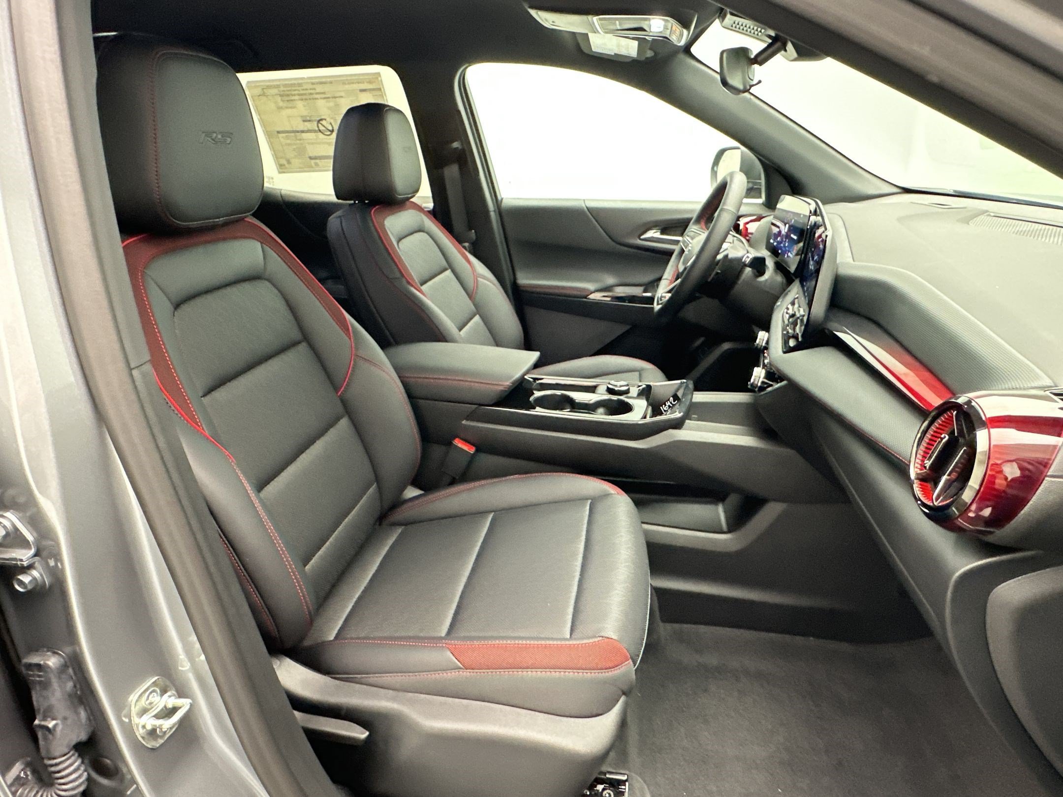 New 2027 Chevrolet Equinox RS w/ LPO, Floor Liner Package AWD/4WD image 25