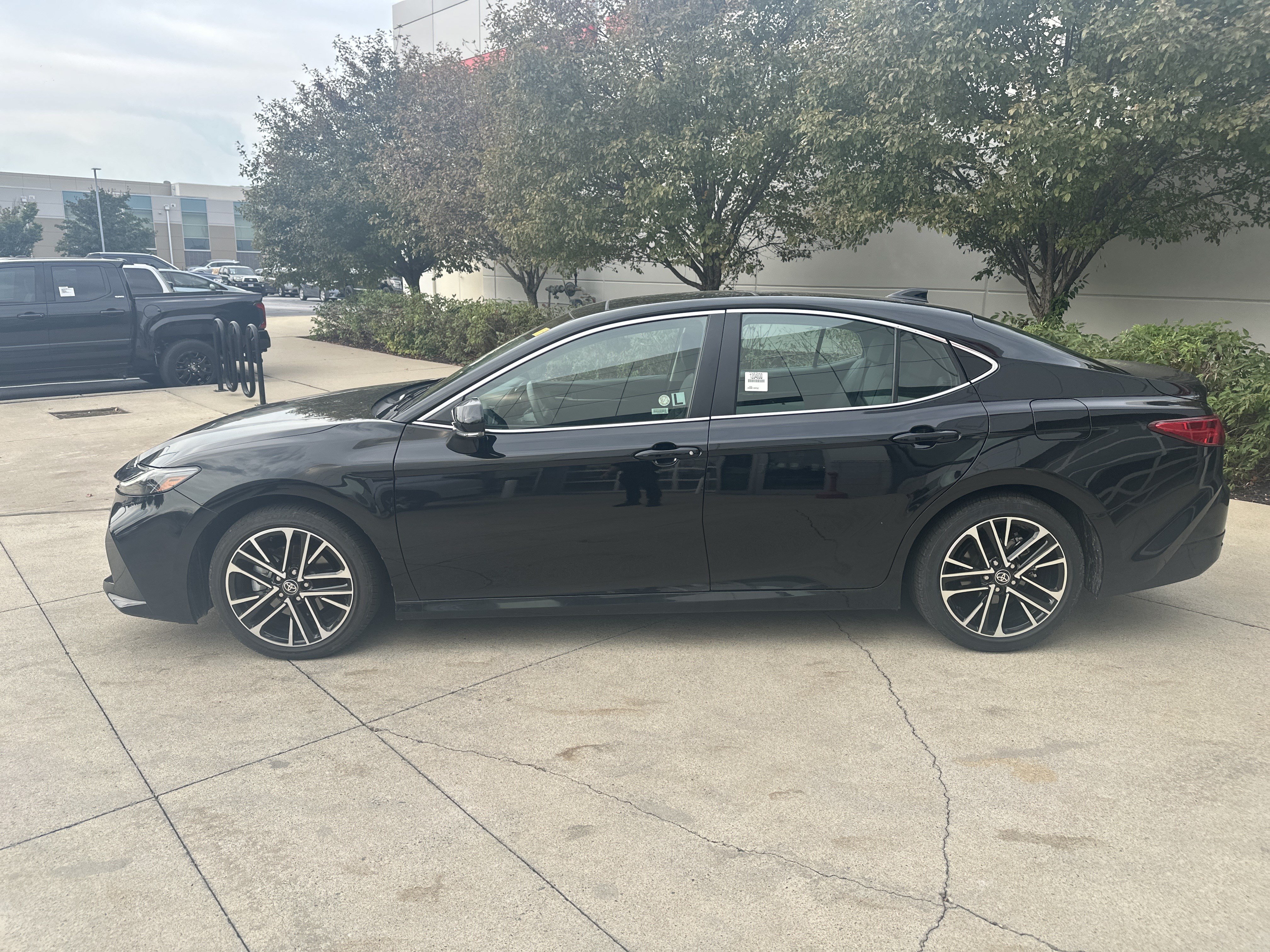 Used 2026 Toyota Camry XLE FWD image 9