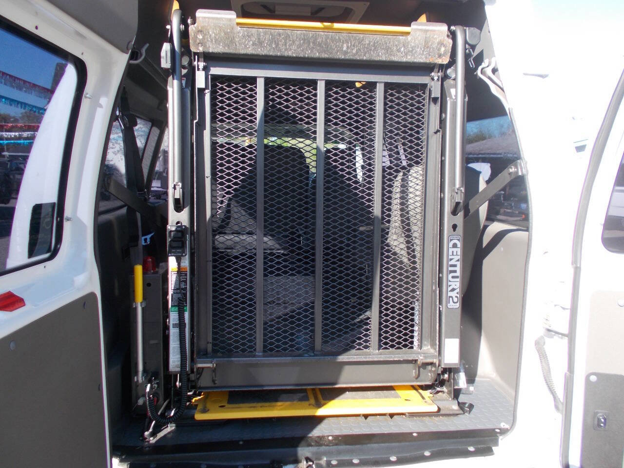 Used 2011 Ford E-150 and Econoline 150 w/ PWR Group RWD image 18