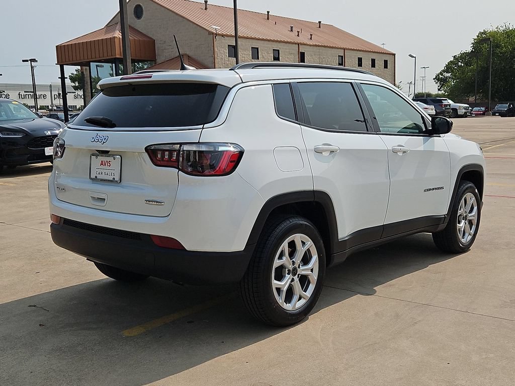 Used 2025 Jeep Compass Latitude w/ Sun & Sound Group AWD/4WD image 5