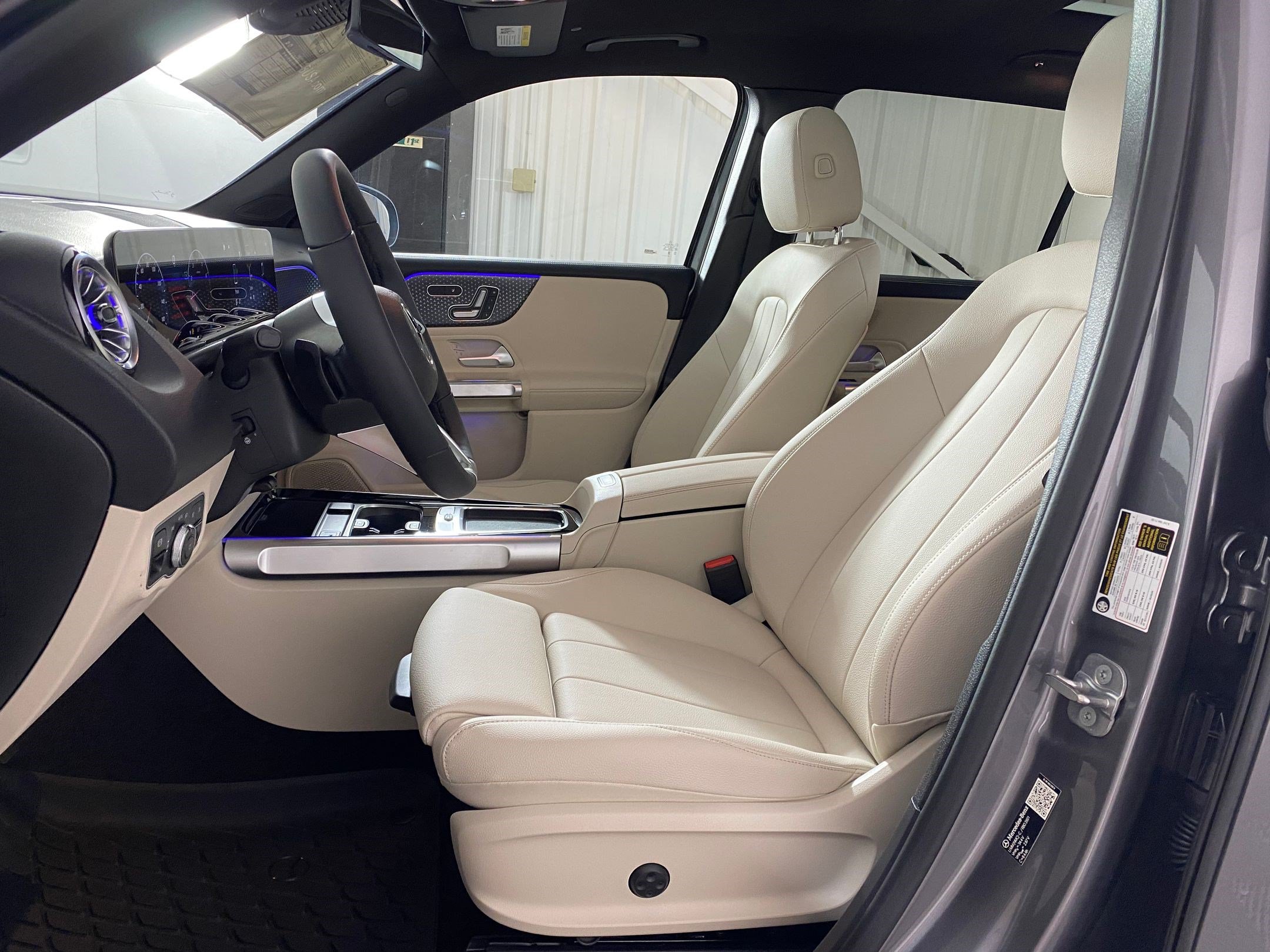 Used 2026 Mercedes-Benz GLB 250 4MATIC image 5