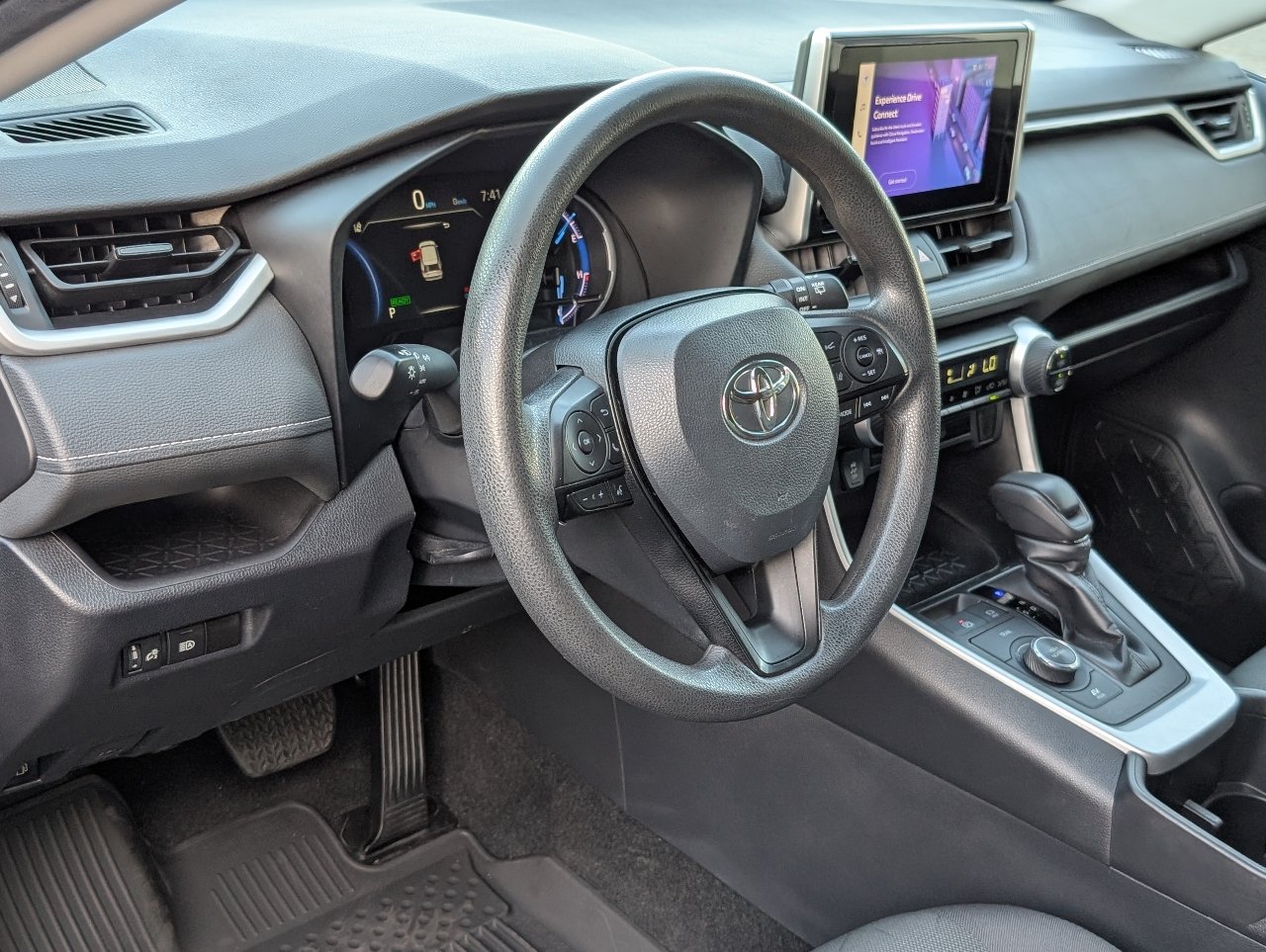 Used 2024 Toyota RAV4 XLE AWD/4WD image 14