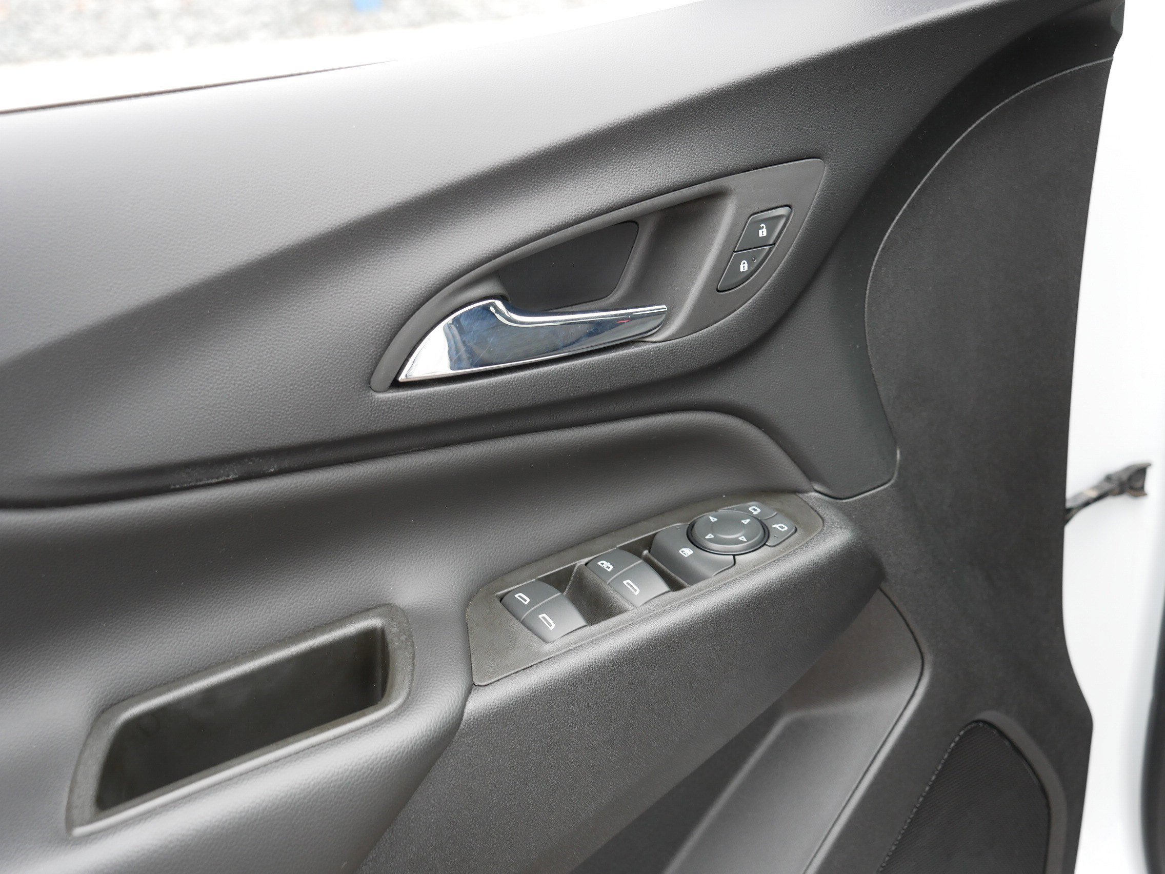 Used 2023 Chevrolet Equinox LT image 19