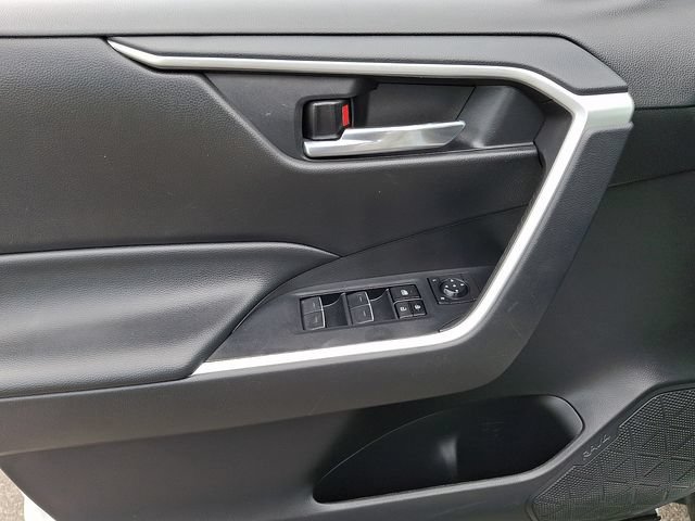 Used 2024 Toyota RAV4 XLE AWD/4WD image 9