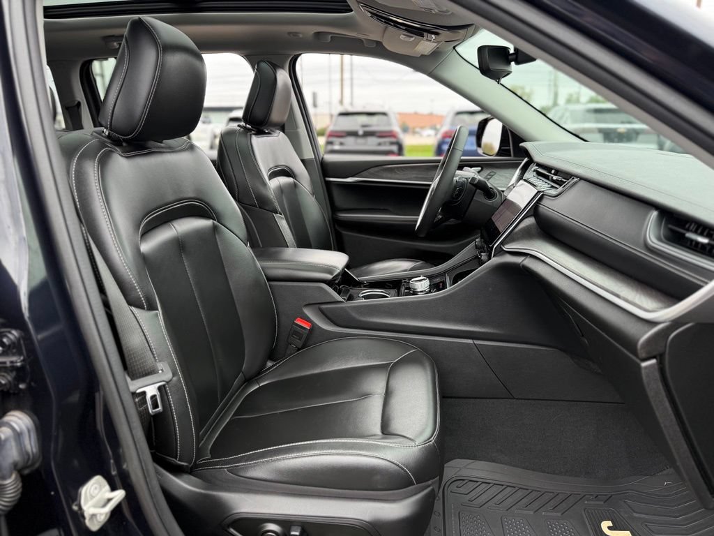 Used 2023 Jeep Grand Cherokee Limited AWD/4WD image 17