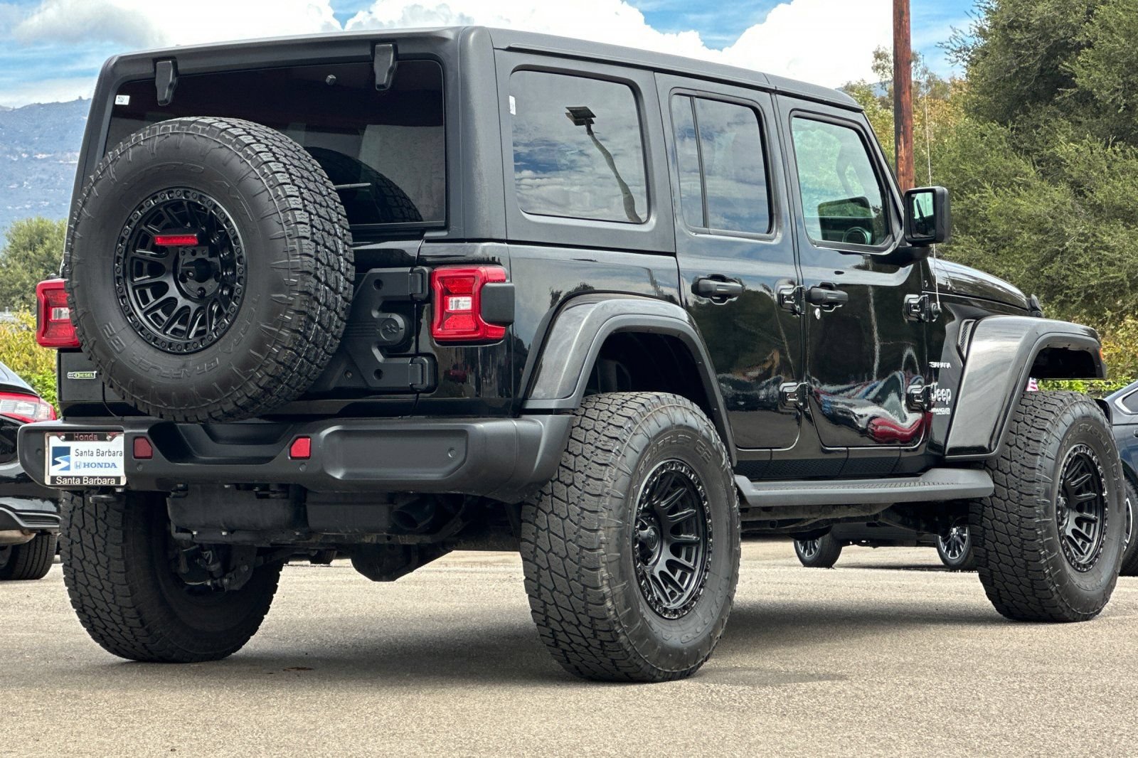Used 2021 Jeep Wrangler Unlimited Sahara AWD/4WD image 4