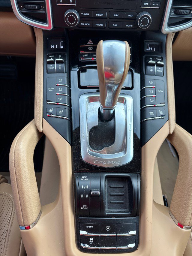 Used 2017 Porsche Cayenne Platinum Edition image 15