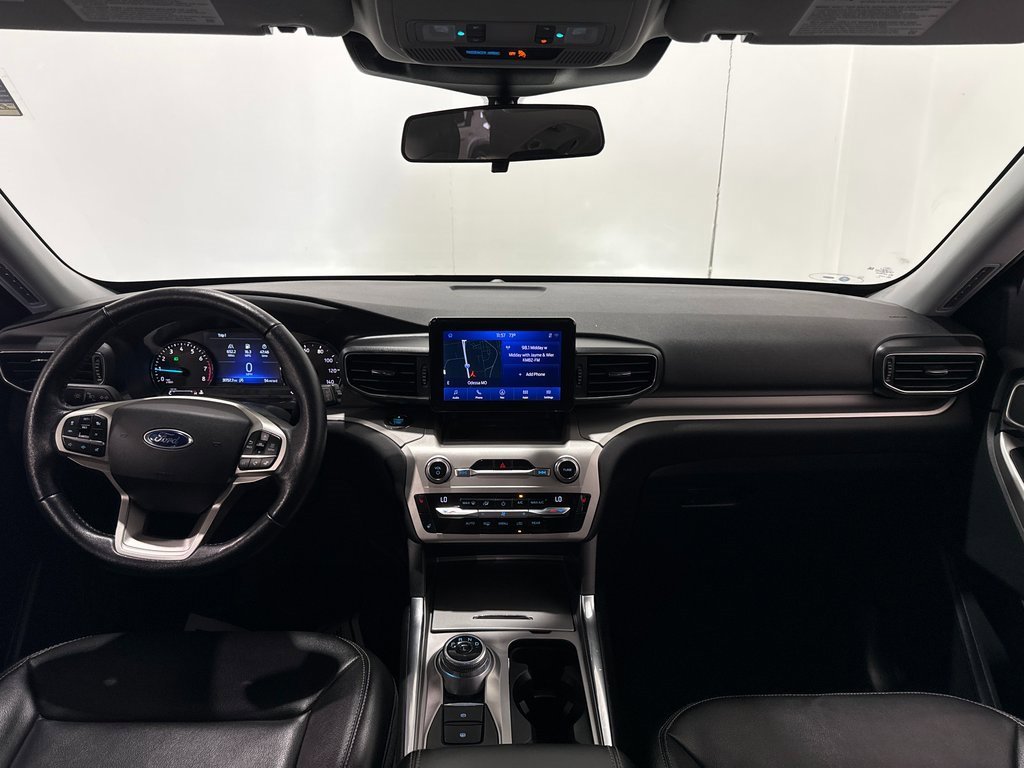 Used 2021 Ford Explorer XLT image 2