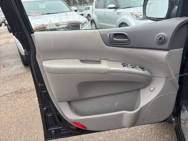 Used 2014 Kia Sedona LX image 9
