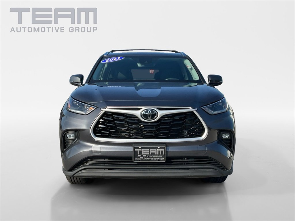 Used 2021 Toyota Highlander XLE image 2