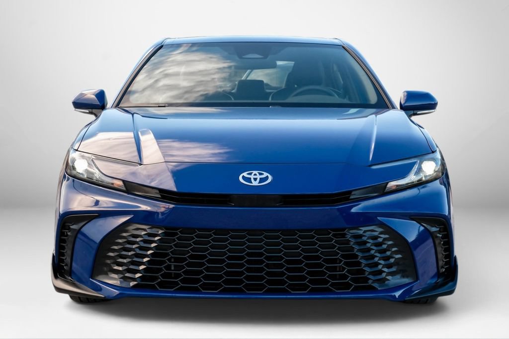 Used 2025 Toyota Camry SE FWD image 3