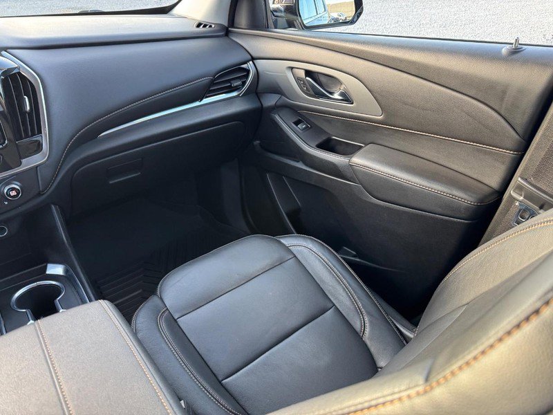 Used 2020 Chevrolet Traverse LT image 17