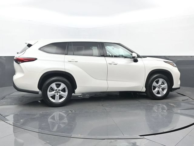 Used 2020 Toyota Highlander LE FWD video 2