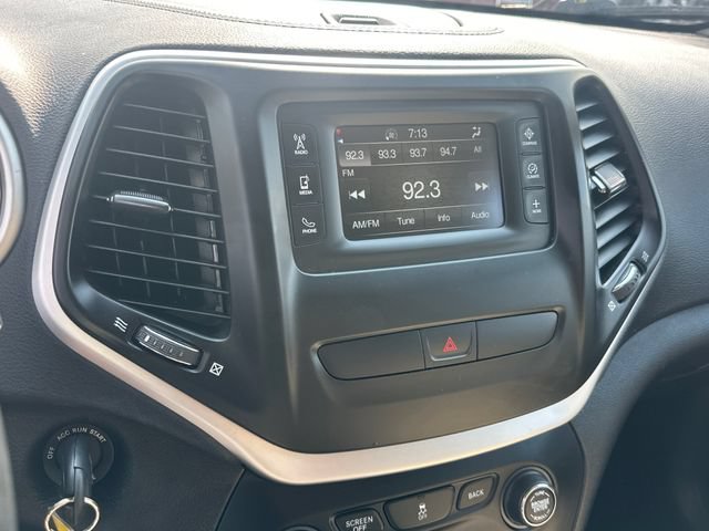 Used 2017 Jeep Cherokee Latitude w/ Cold Weather Group AWD/4WD image 23