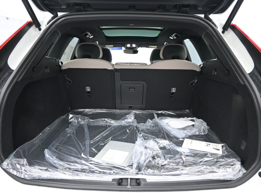 New 2026 Volvo XC60 B5 Plus w/ Climate Package image 26