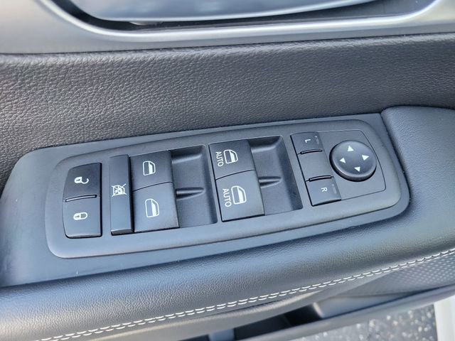 New 2023 Chrysler Pacifica Touring-L w/ S Appearance Package FWD image 18