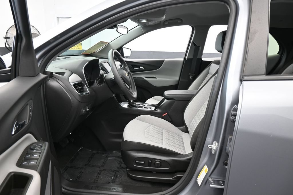Used 2024 Chevrolet Equinox LS w/ LS Convenience Package FWD image 11