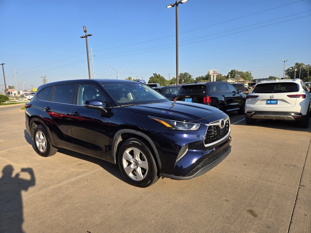 Used 2023 Toyota Highlander L image 3
