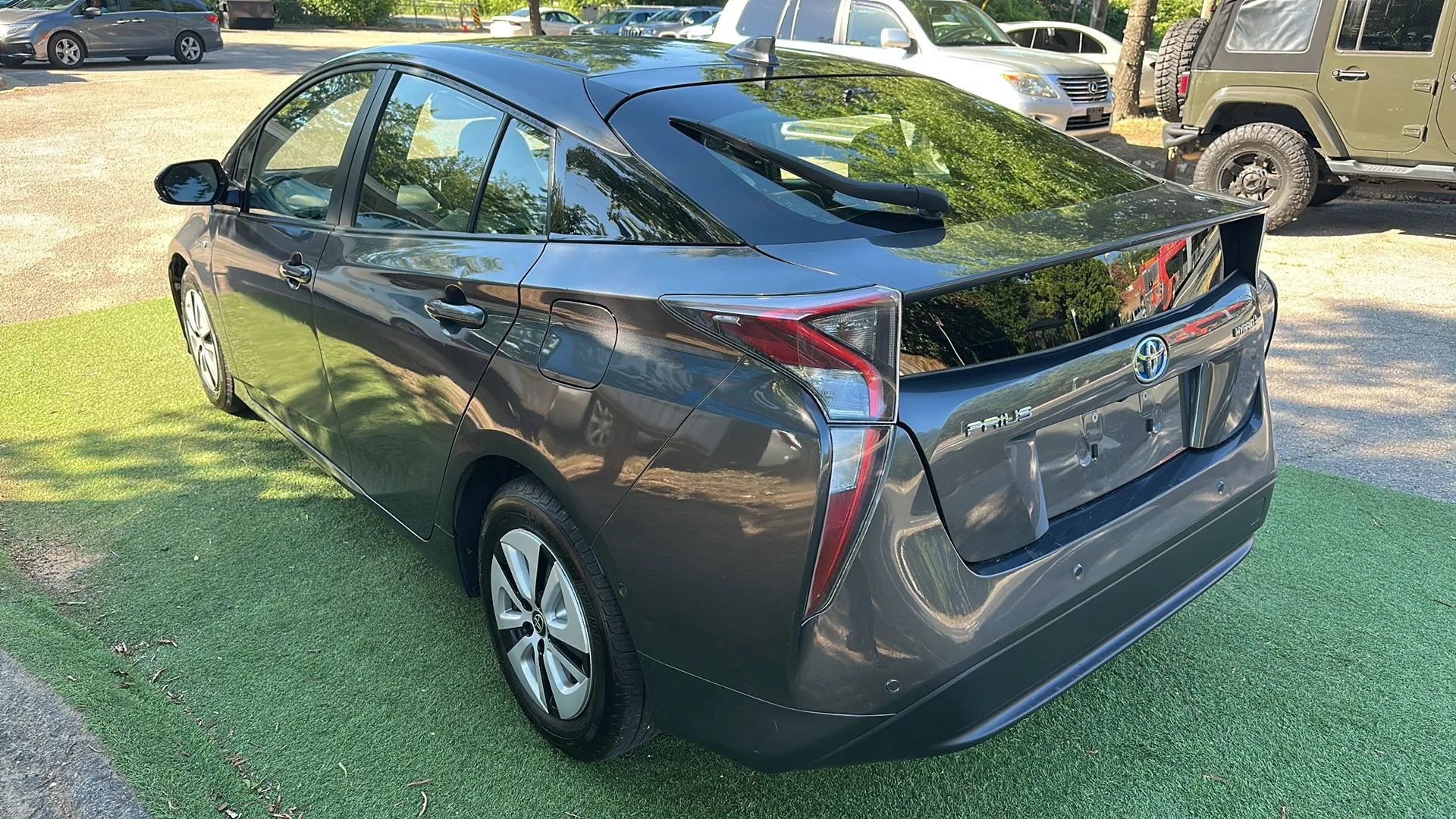 Used 2017 Toyota Prius Four w/ Advanced Technology Package FWD image 5