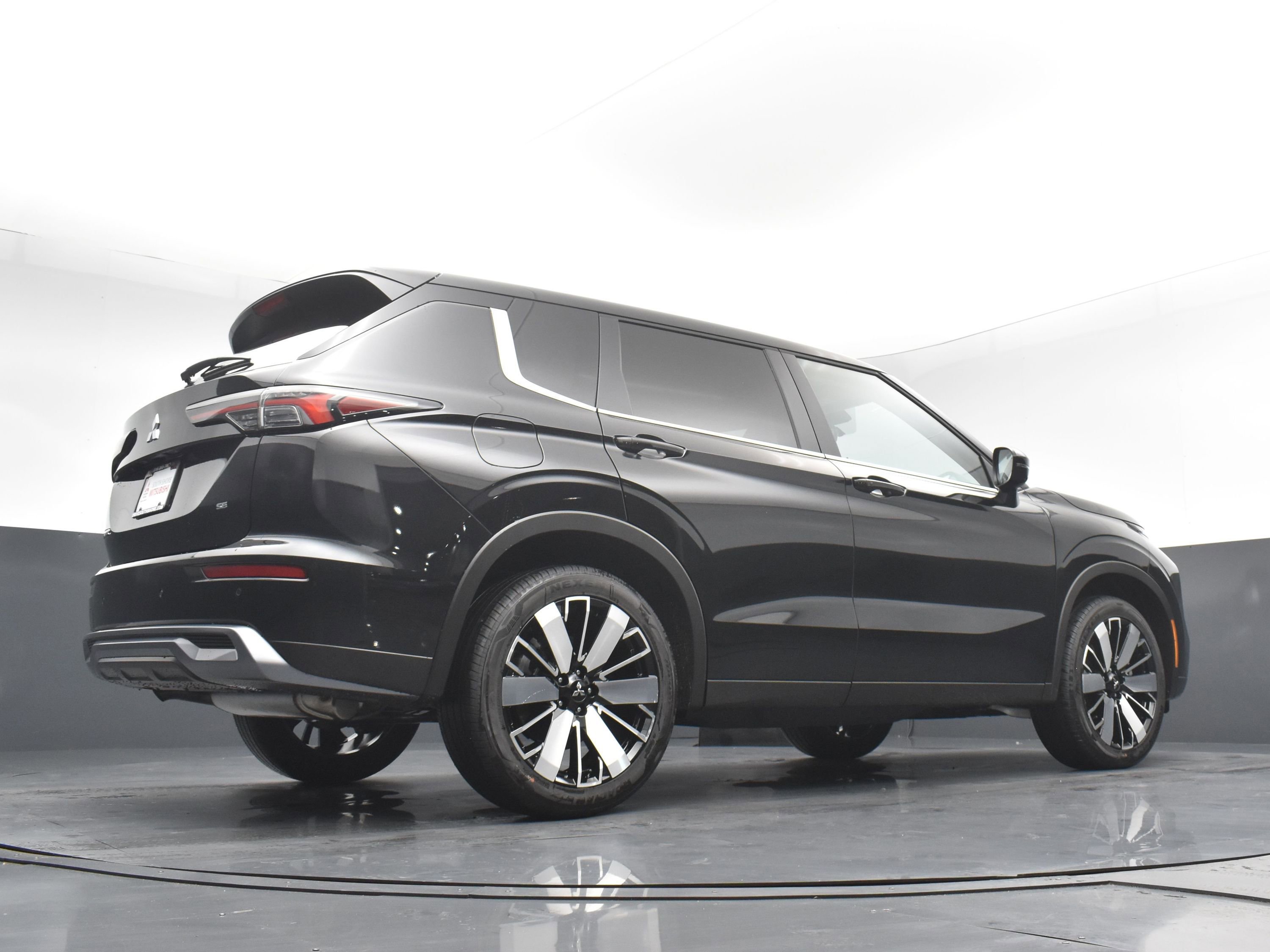 New 2026 Mitsubishi Outlander LE image 23