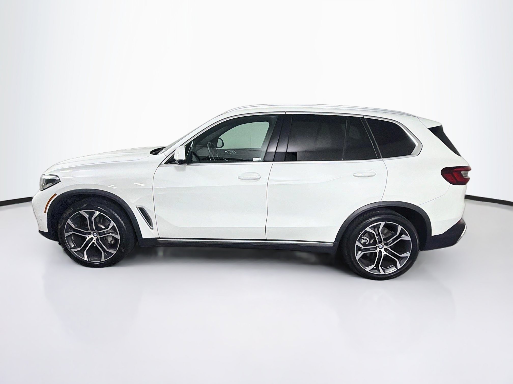 Used 2023 BMW X5 sDrive40i w/ Parking Assistance Package RWD image 4