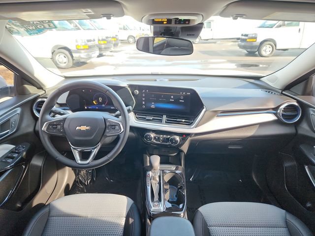 Used 2025 Chevrolet Trax LT w/ LT Convenience Package image 32