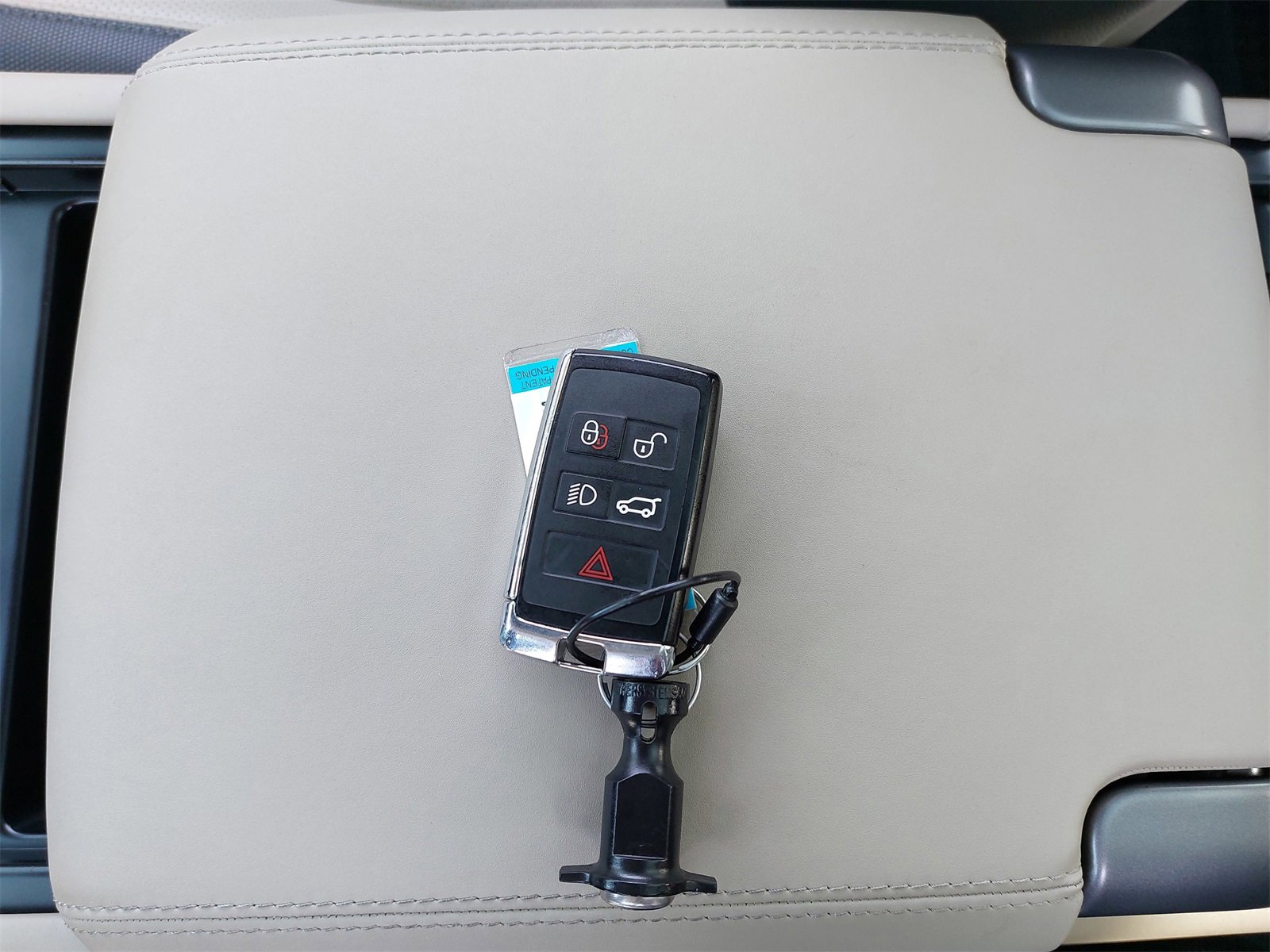 Used 2024 Land Rover Defender 90 X-Dynamic SE image 36