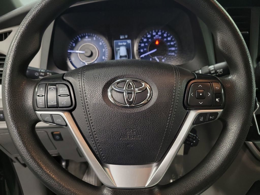 Used 2020 Toyota Sienna LE image 17