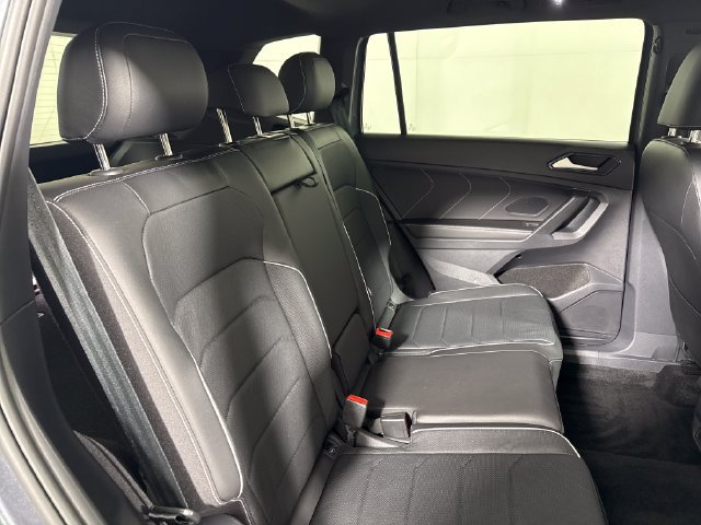 Certified 2023 Volkswagen Tiguan SEL R-Line AWD/4WD image 15