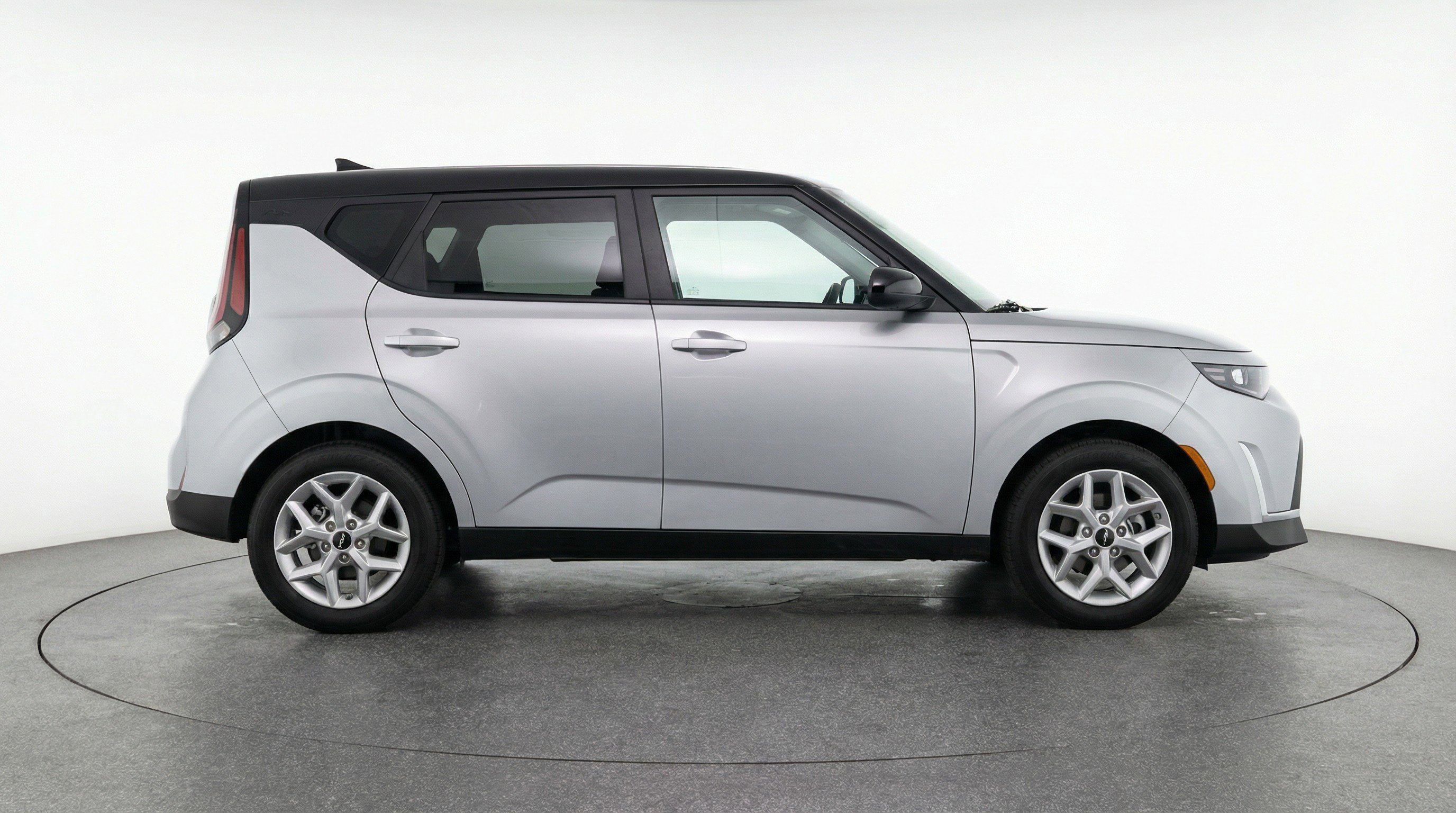 Used 2025 Kia Soul LX w/ LX Technology Package image 11