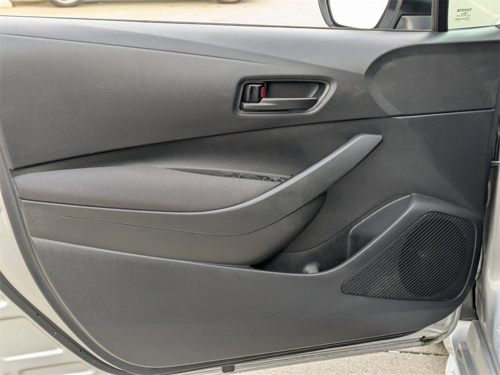 Used 2025 Toyota Corolla LE image 11