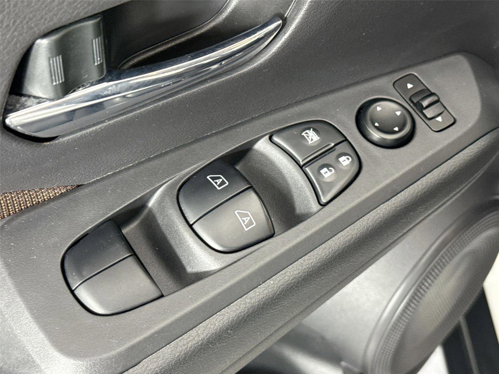 Used 2021 Nissan Kicks SR w/ Interior Electronics Package image 26