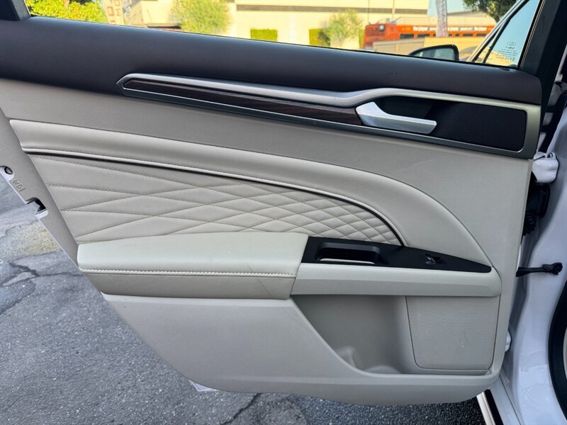 Used 2018 Ford Fusion Platinum FWD image 23