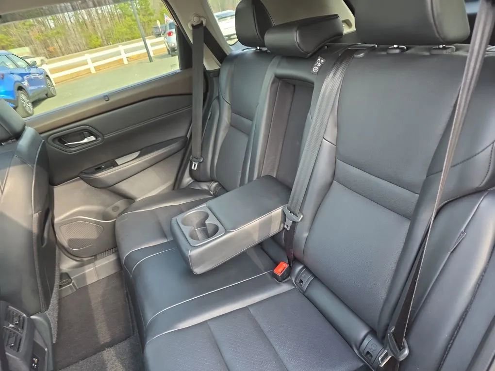 Used 2022 Nissan Rogue SV w/ SV Premium Package image 39