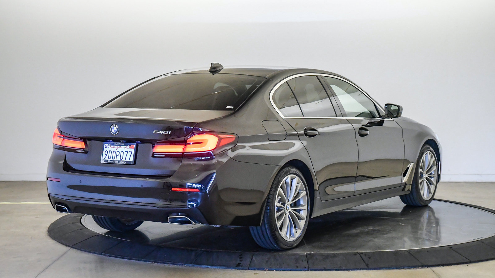 Certified 2023 BMW 540i w/ Premium Package RWD image 5