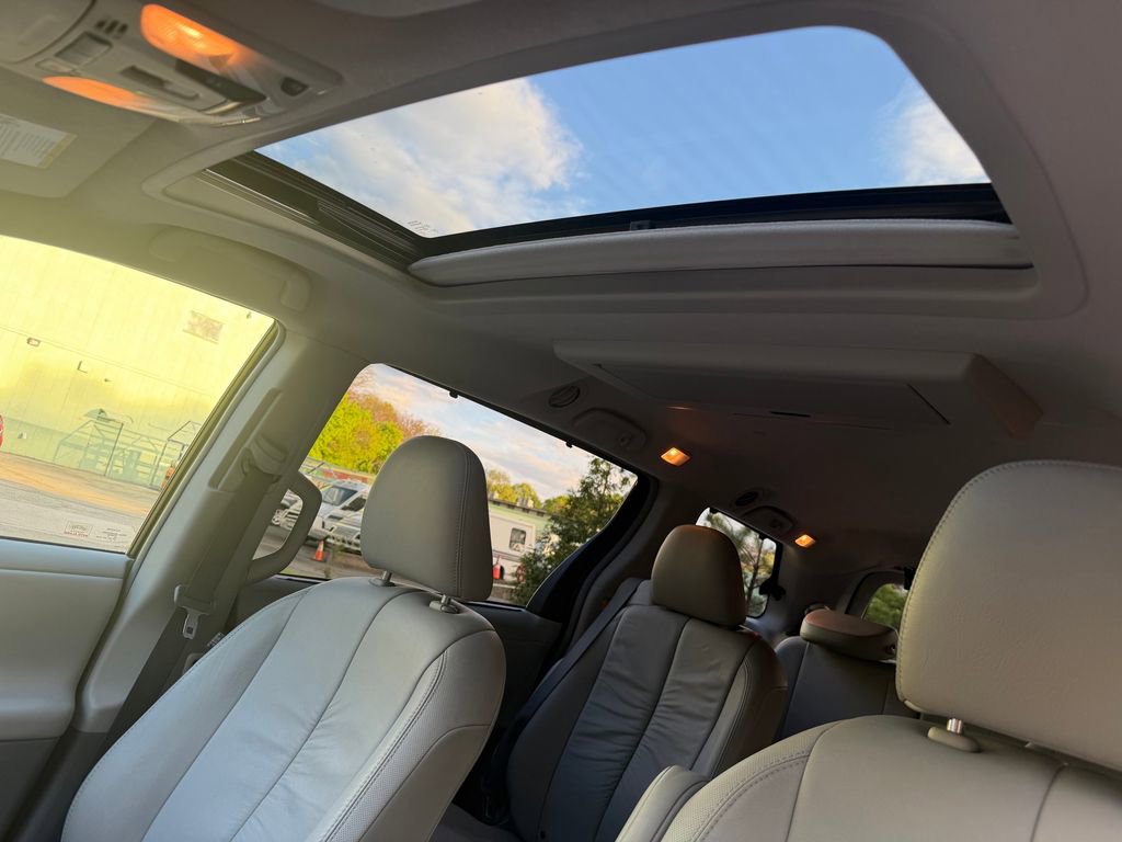Used 2011 Toyota Sienna XLE w/ Premium Pkg AWD/4WD image 22