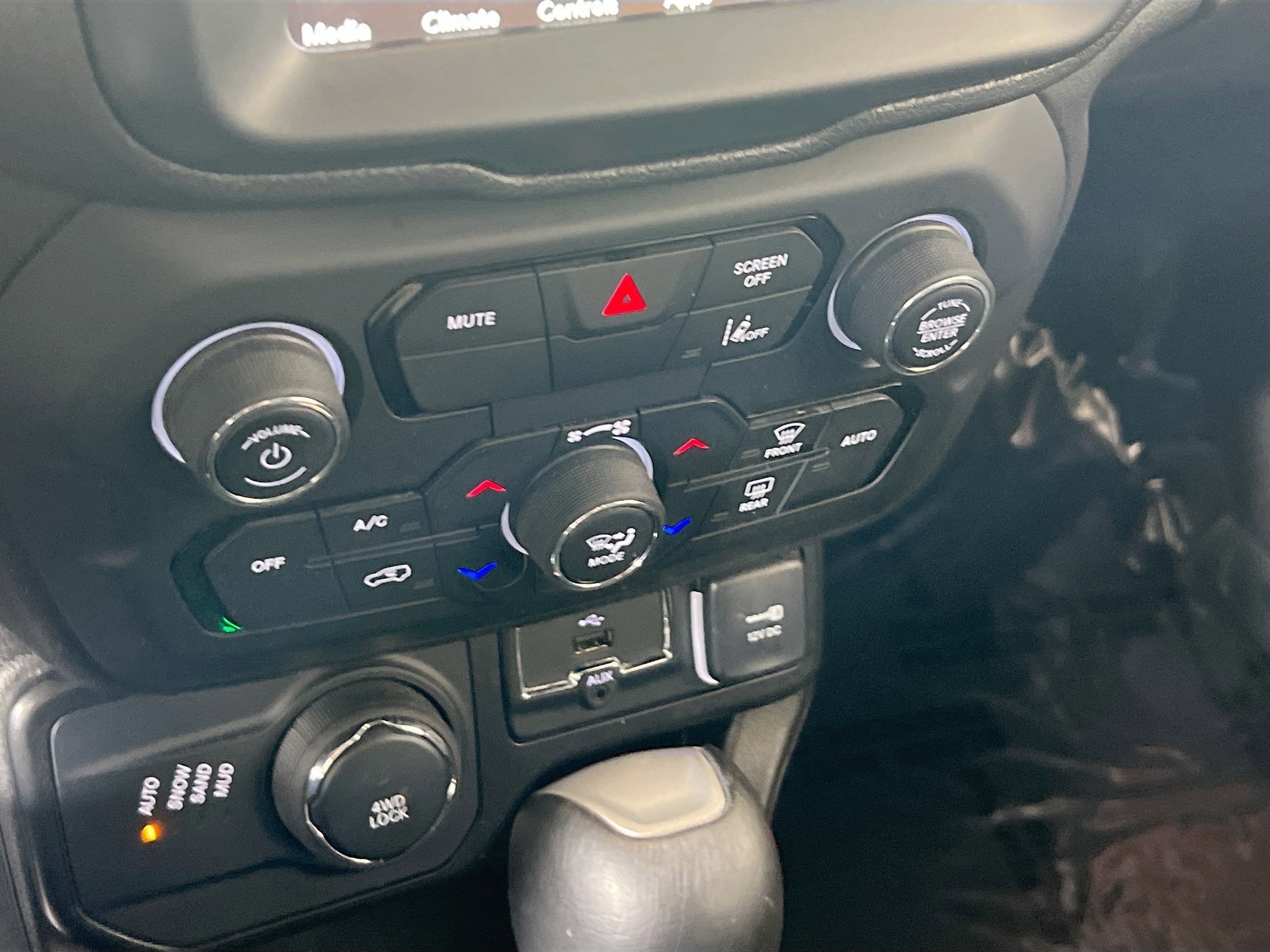 Used 2022 Jeep Renegade Latitude w/ Convenience Group AWD/4WD image 16