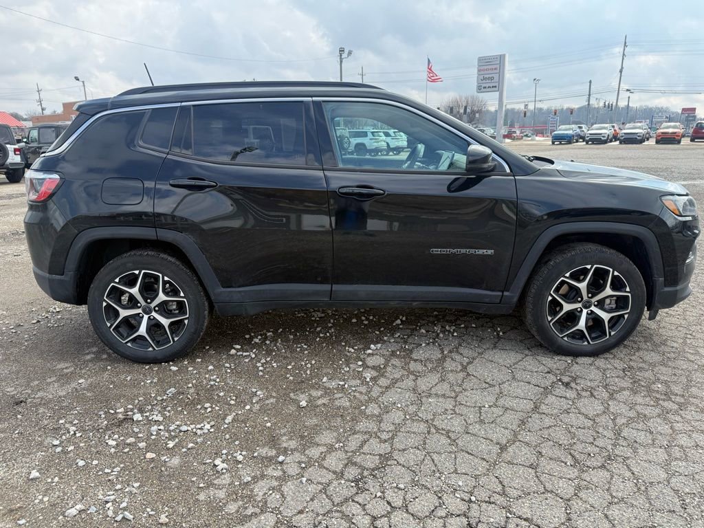 Used 2025 Jeep Compass Limited image 10