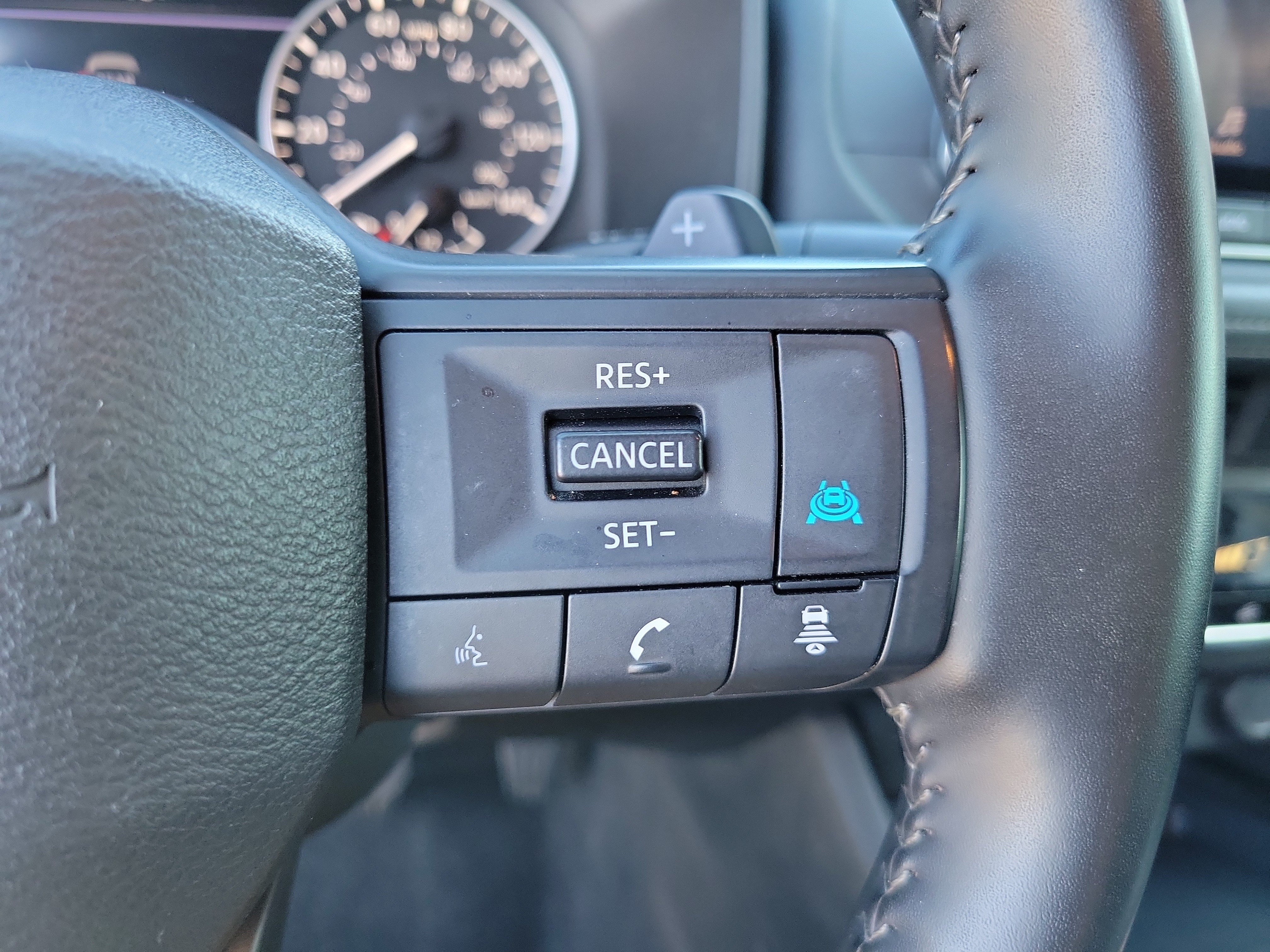 Used 2025 Nissan Rogue SV AWD/4WD image 22
