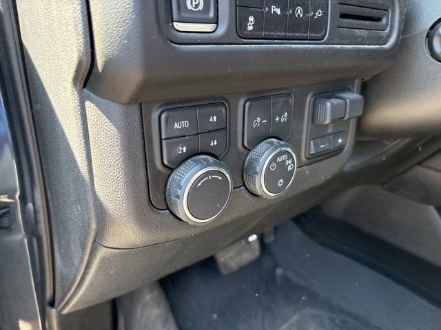 Used 2021 Chevrolet Suburban LT w/ LT Signature Package AWD/4WD image 23