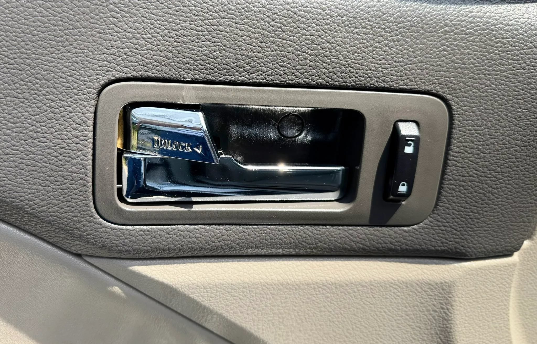 Used 2011 Ford Fusion SEL FWD image 23